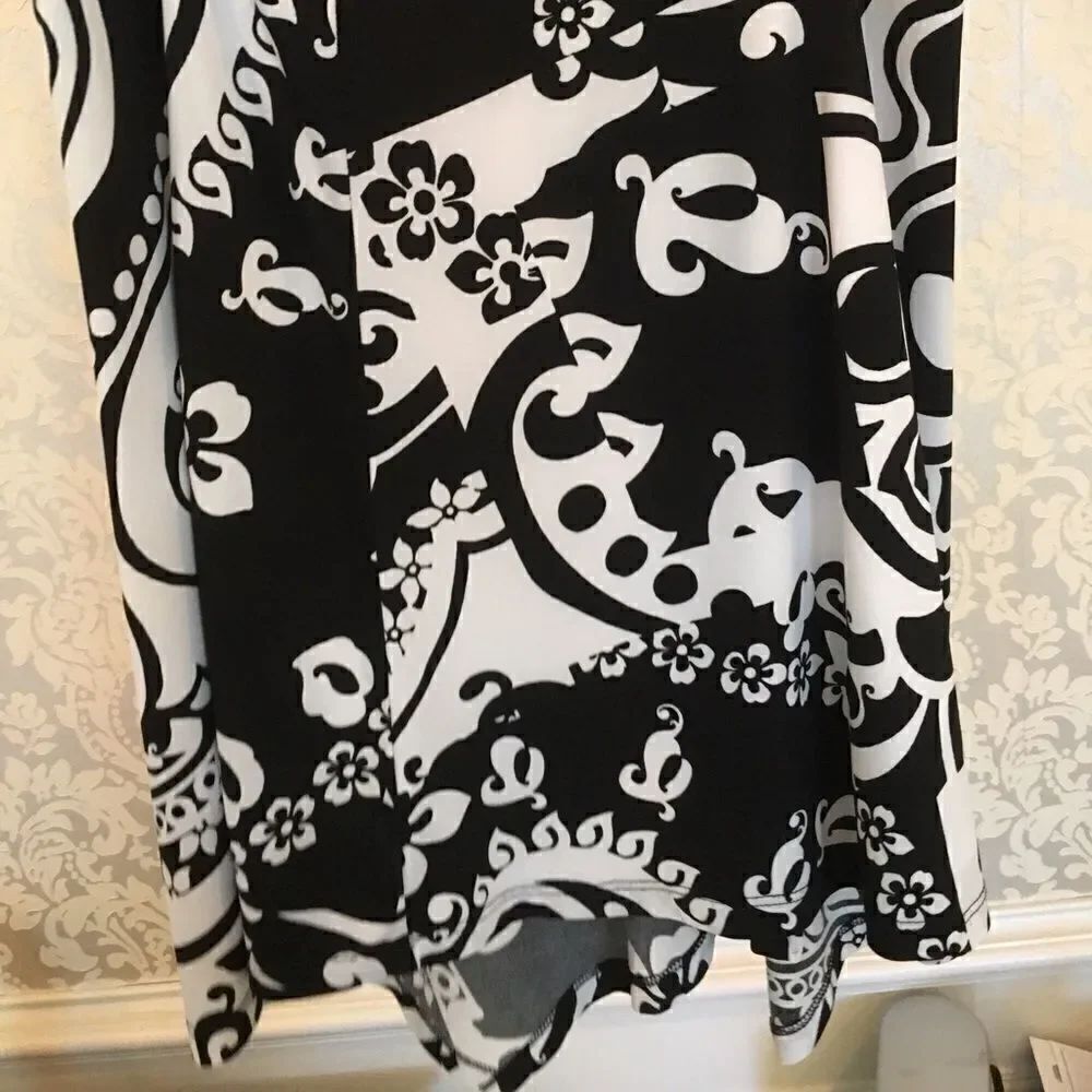 Midi Skirt Cache!  - Picture 3 of 8